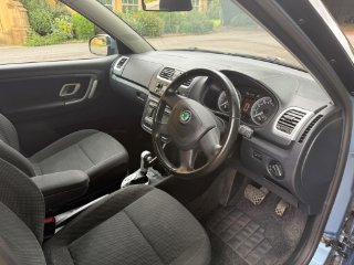 /photos/9911/eb7f113f-4647-4725-9dbb-f513dfbc008d_i320x240.jpg